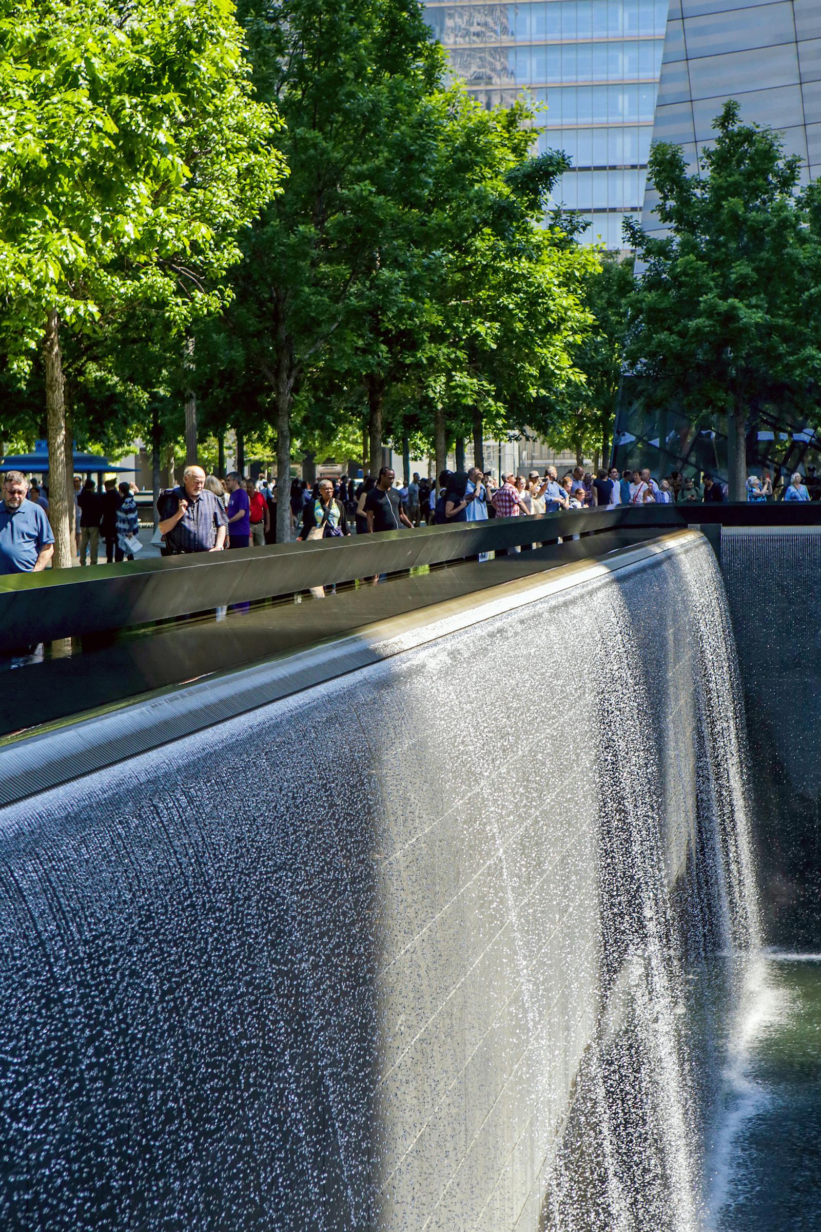 9/11纪念博物馆水池仰视视图